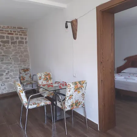 Hotel Omer *